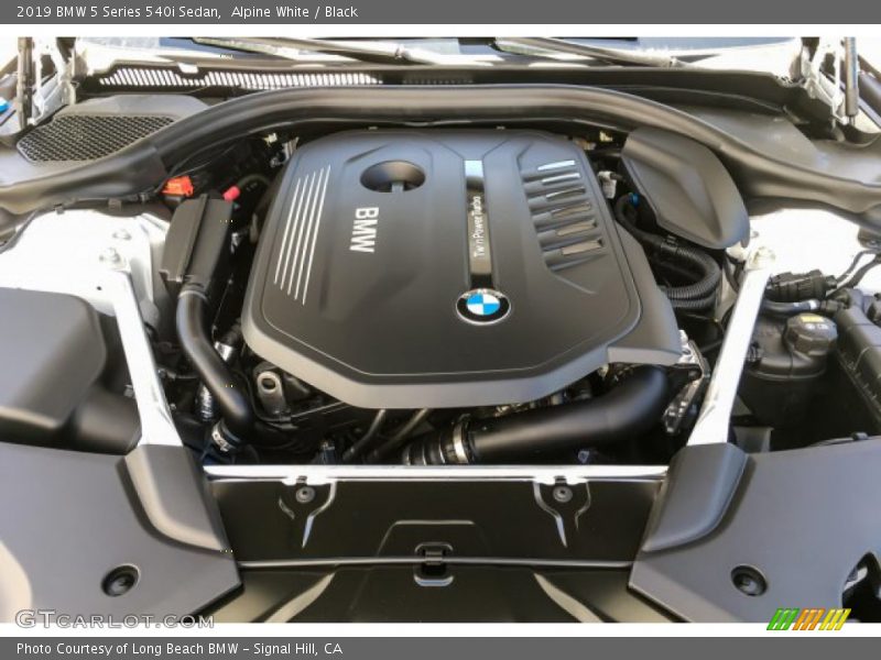 Alpine White / Black 2019 BMW 5 Series 540i Sedan