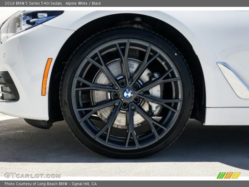 Alpine White / Black 2019 BMW 5 Series 540i Sedan
