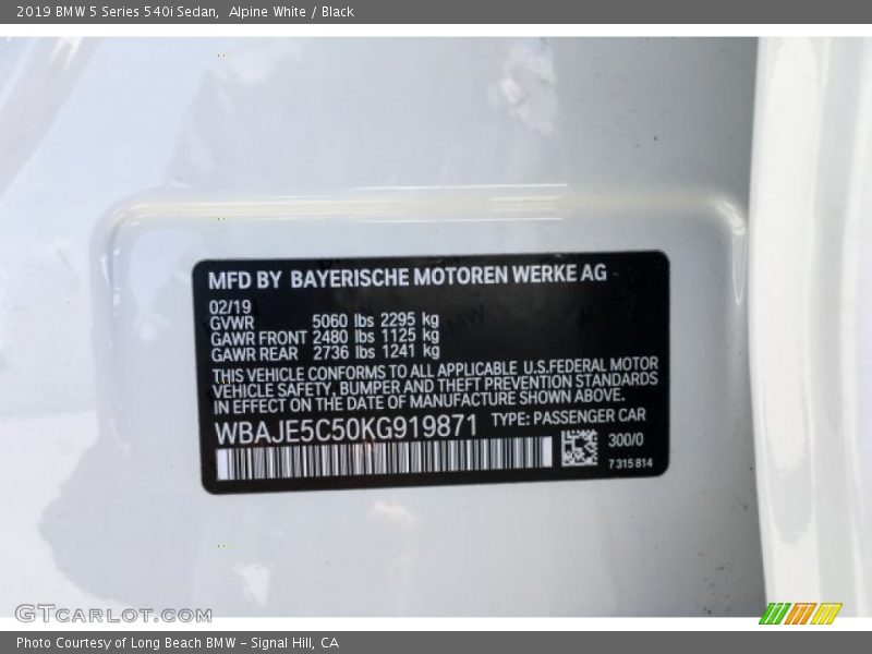 Alpine White / Black 2019 BMW 5 Series 540i Sedan