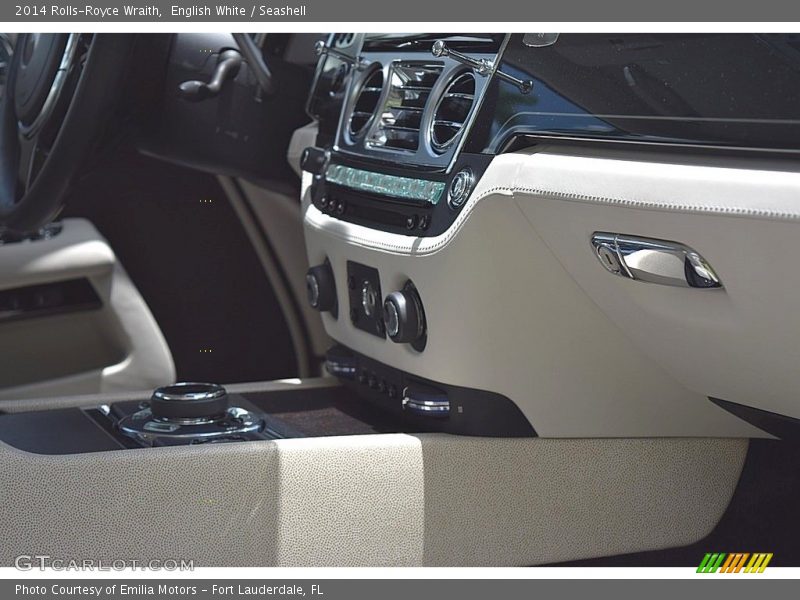 English White / Seashell 2014 Rolls-Royce Wraith