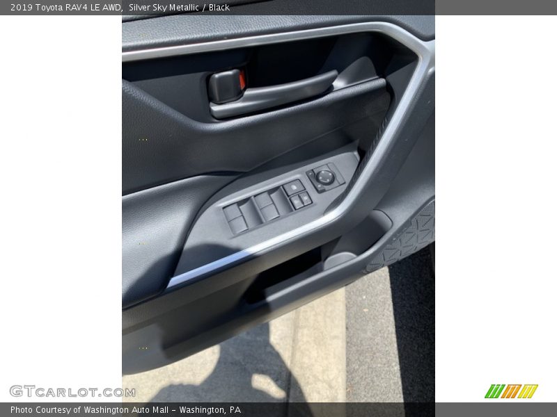 Silver Sky Metallic / Black 2019 Toyota RAV4 LE AWD