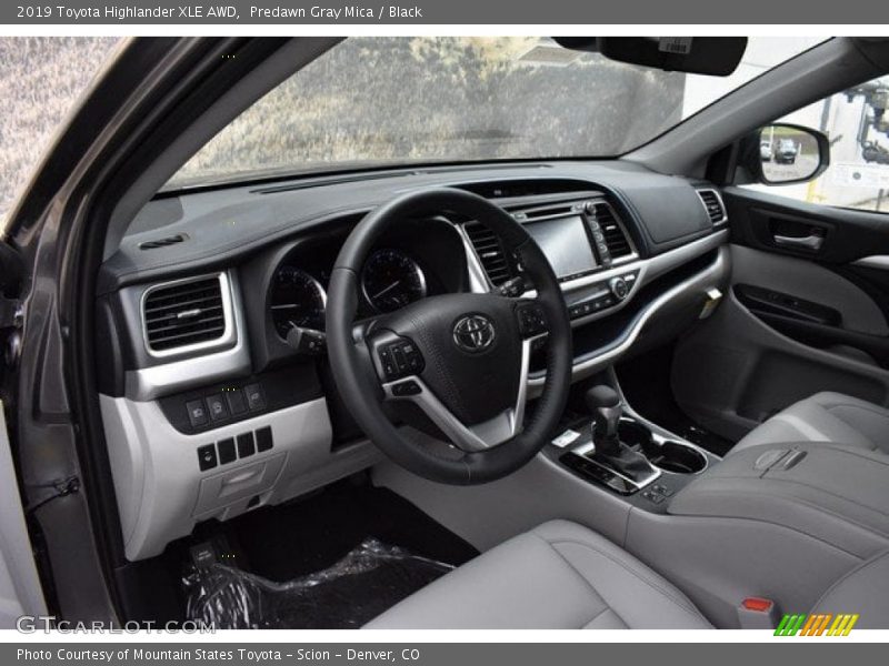 Predawn Gray Mica / Black 2019 Toyota Highlander XLE AWD