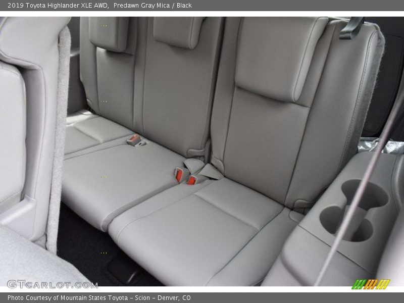 Predawn Gray Mica / Black 2019 Toyota Highlander XLE AWD