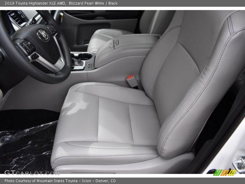 Blizzard Pearl White / Black 2019 Toyota Highlander XLE AWD