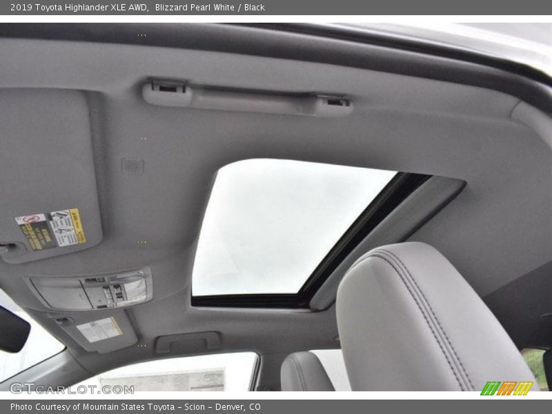 Blizzard Pearl White / Black 2019 Toyota Highlander XLE AWD