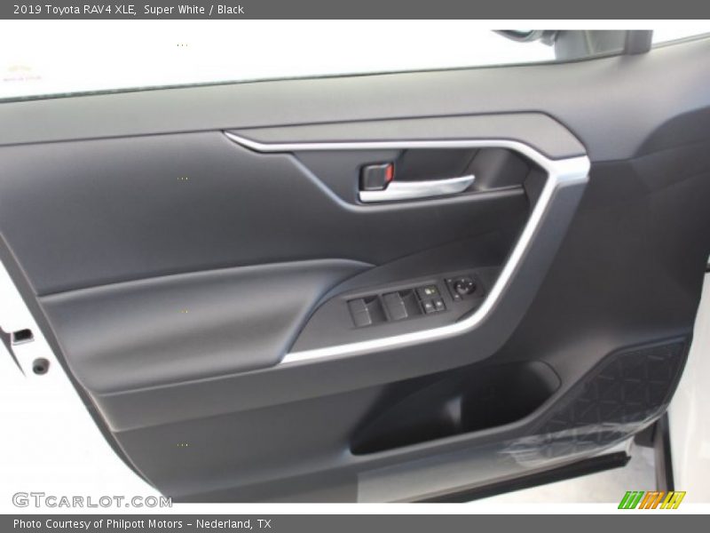 Super White / Black 2019 Toyota RAV4 XLE
