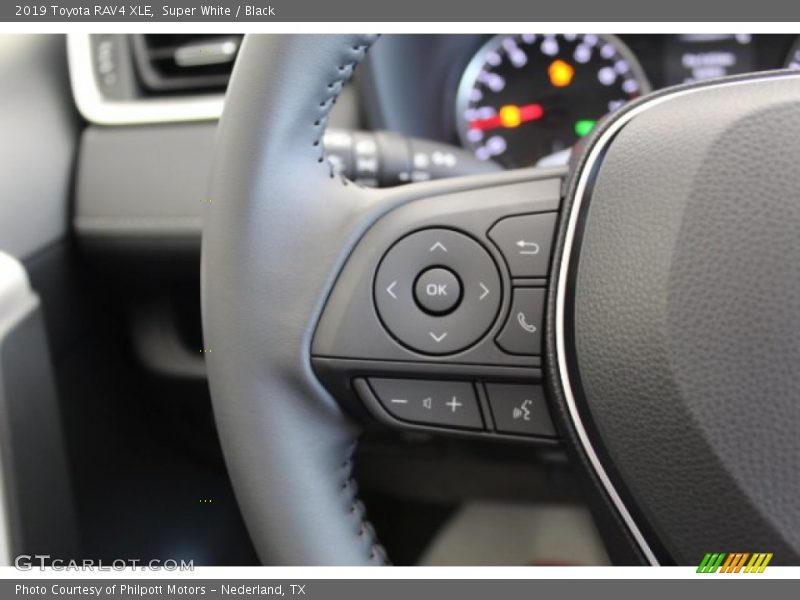 Super White / Black 2019 Toyota RAV4 XLE