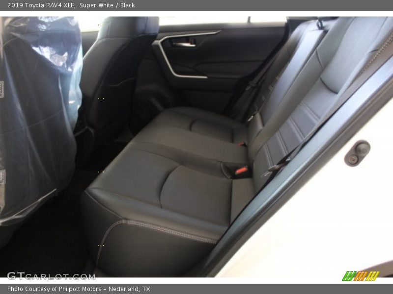 Super White / Black 2019 Toyota RAV4 XLE
