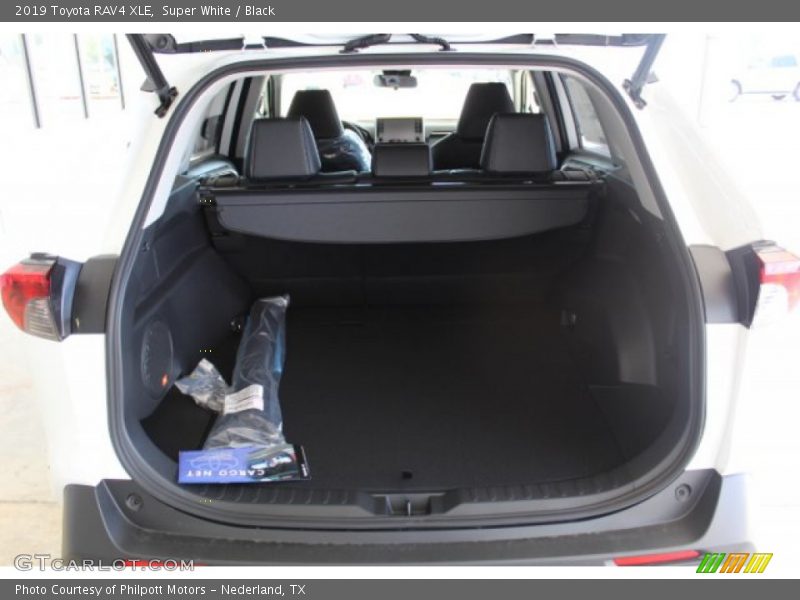 Super White / Black 2019 Toyota RAV4 XLE