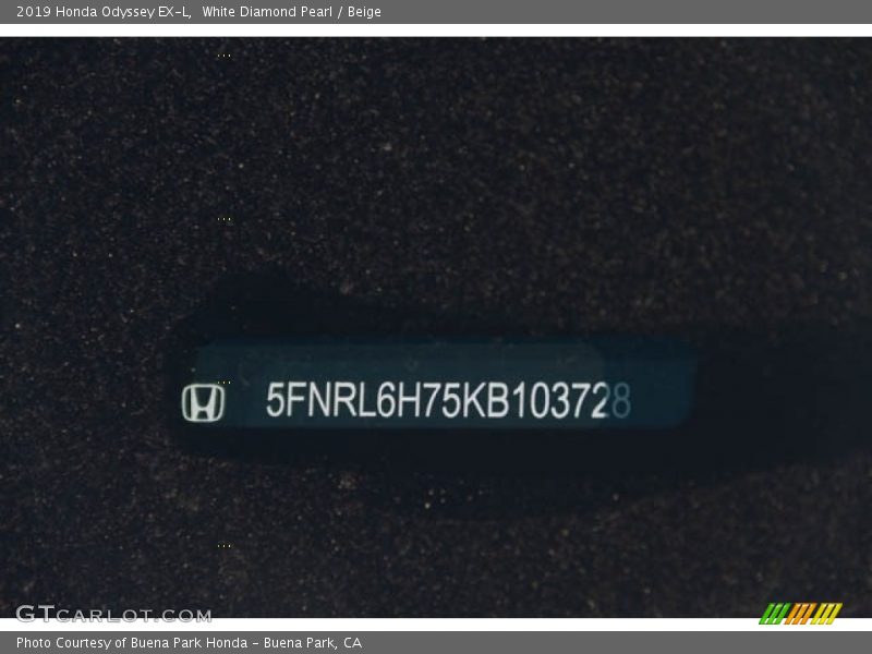 White Diamond Pearl / Beige 2019 Honda Odyssey EX-L