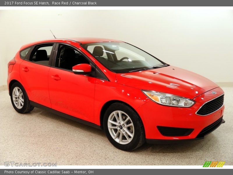 Race Red / Charcoal Black 2017 Ford Focus SE Hatch