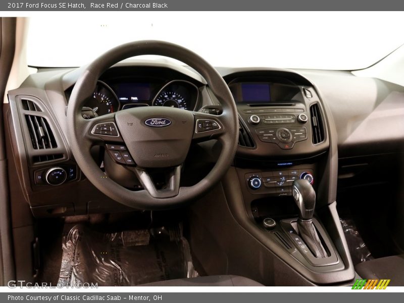 Race Red / Charcoal Black 2017 Ford Focus SE Hatch