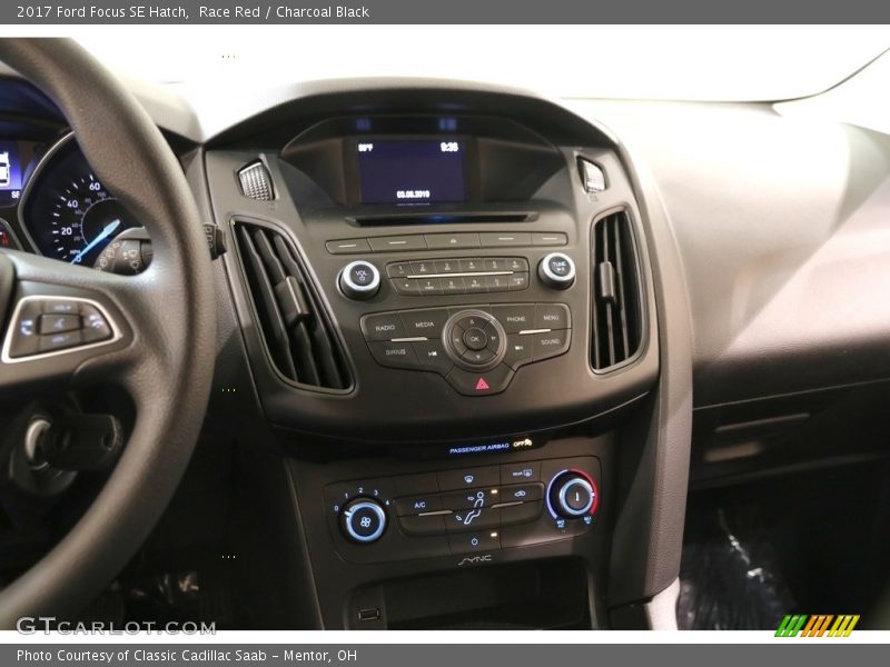 Race Red / Charcoal Black 2017 Ford Focus SE Hatch