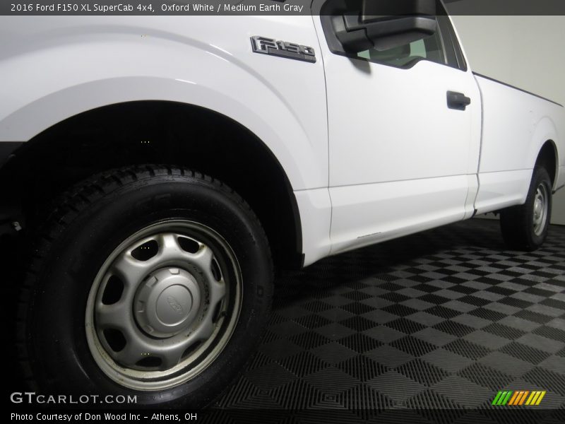 Oxford White / Medium Earth Gray 2016 Ford F150 XL SuperCab 4x4