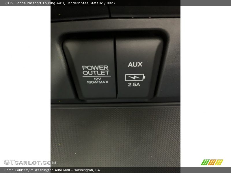 Modern Steel Metallic / Black 2019 Honda Passport Touring AWD