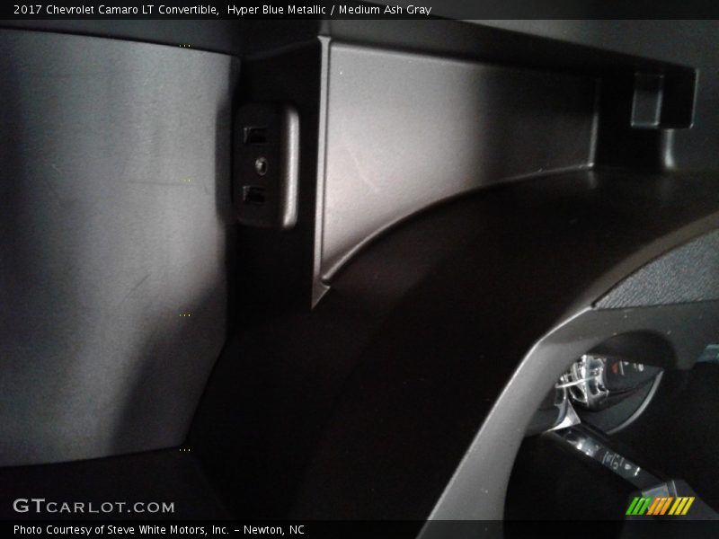 Hyper Blue Metallic / Medium Ash Gray 2017 Chevrolet Camaro LT Convertible