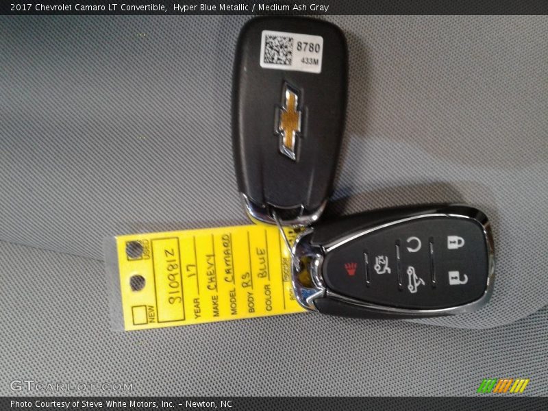 Hyper Blue Metallic / Medium Ash Gray 2017 Chevrolet Camaro LT Convertible