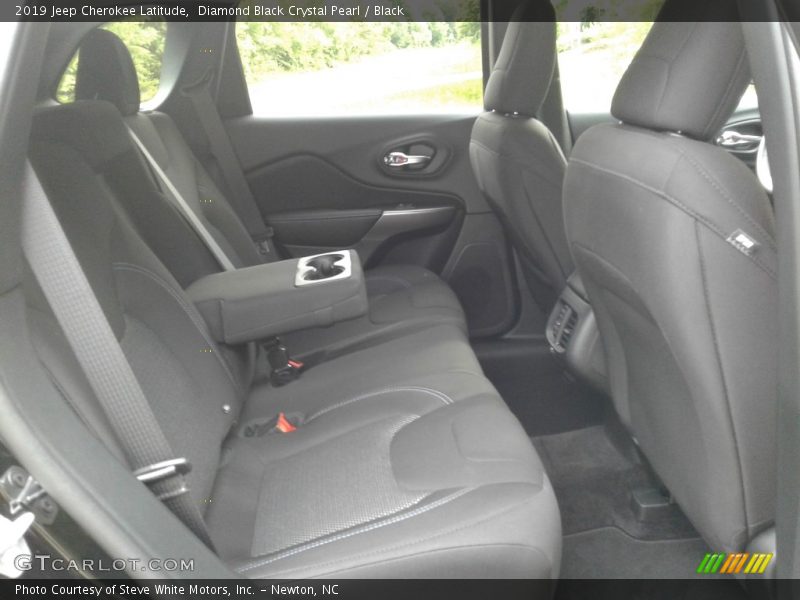 Diamond Black Crystal Pearl / Black 2019 Jeep Cherokee Latitude
