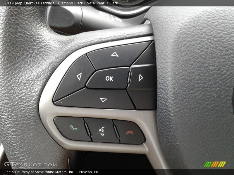 Diamond Black Crystal Pearl / Black 2019 Jeep Cherokee Latitude