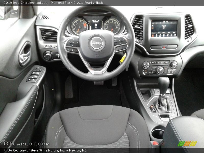 Diamond Black Crystal Pearl / Black 2019 Jeep Cherokee Latitude