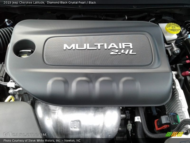 Diamond Black Crystal Pearl / Black 2019 Jeep Cherokee Latitude