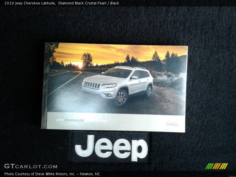 Diamond Black Crystal Pearl / Black 2019 Jeep Cherokee Latitude