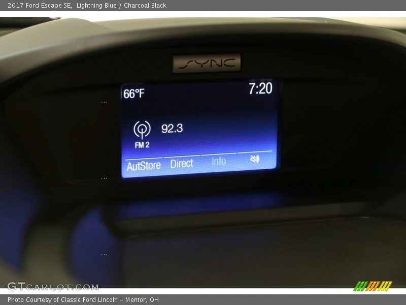 Lightning Blue / Charcoal Black 2017 Ford Escape SE