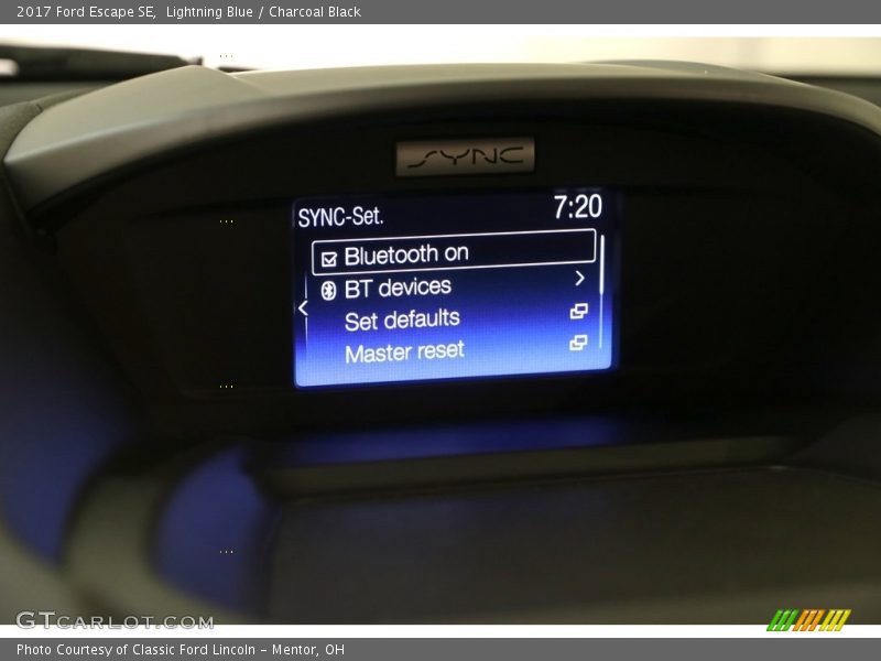 Lightning Blue / Charcoal Black 2017 Ford Escape SE