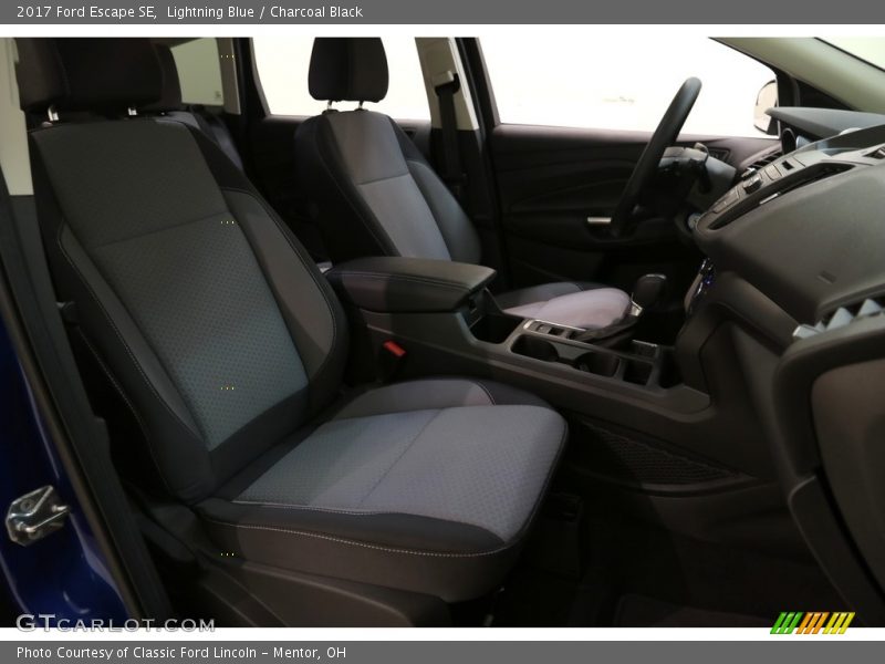 Lightning Blue / Charcoal Black 2017 Ford Escape SE