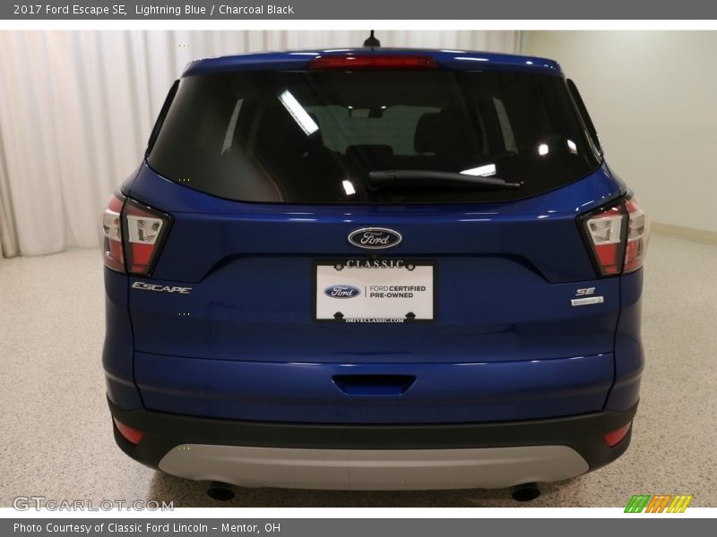 Lightning Blue / Charcoal Black 2017 Ford Escape SE