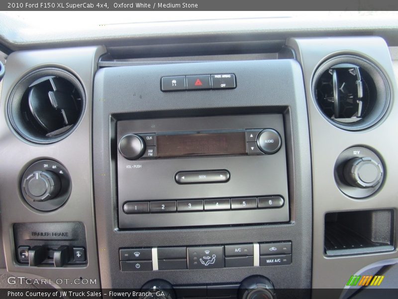 Oxford White / Medium Stone 2010 Ford F150 XL SuperCab 4x4