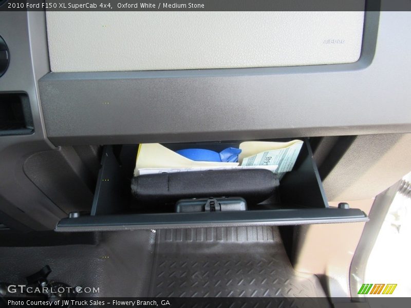 Oxford White / Medium Stone 2010 Ford F150 XL SuperCab 4x4