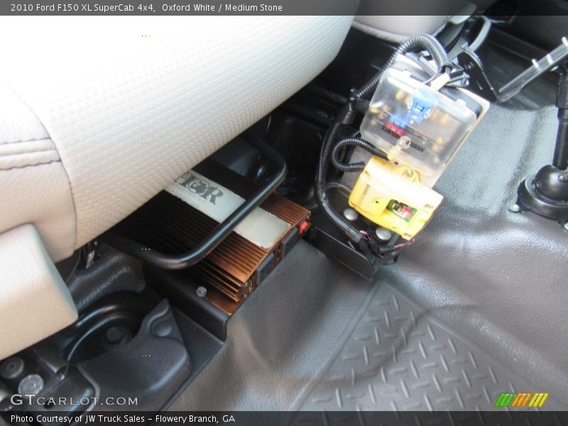 Oxford White / Medium Stone 2010 Ford F150 XL SuperCab 4x4