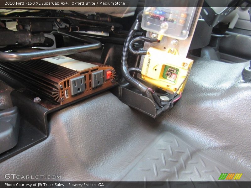 Oxford White / Medium Stone 2010 Ford F150 XL SuperCab 4x4