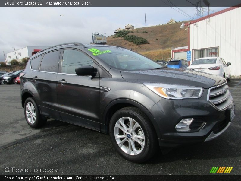 Magnetic / Charcoal Black 2018 Ford Escape SE