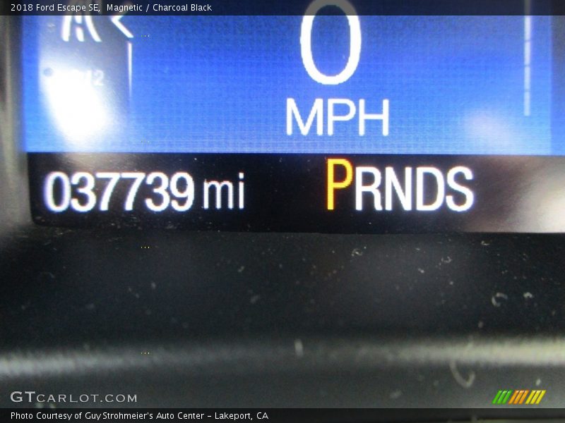 Magnetic / Charcoal Black 2018 Ford Escape SE