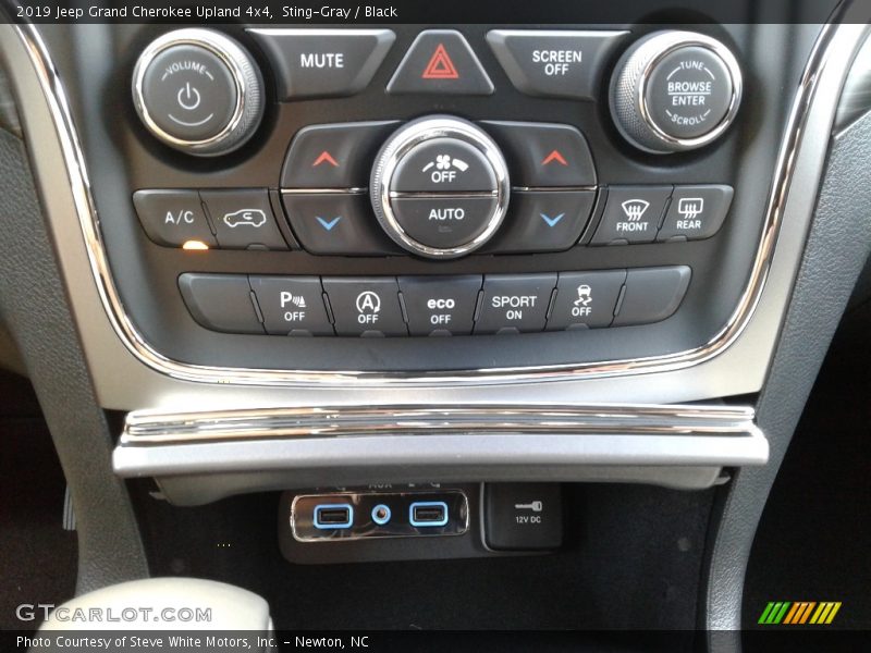 Sting-Gray / Black 2019 Jeep Grand Cherokee Upland 4x4