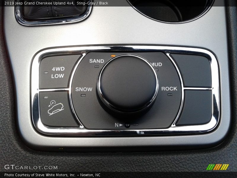 Sting-Gray / Black 2019 Jeep Grand Cherokee Upland 4x4