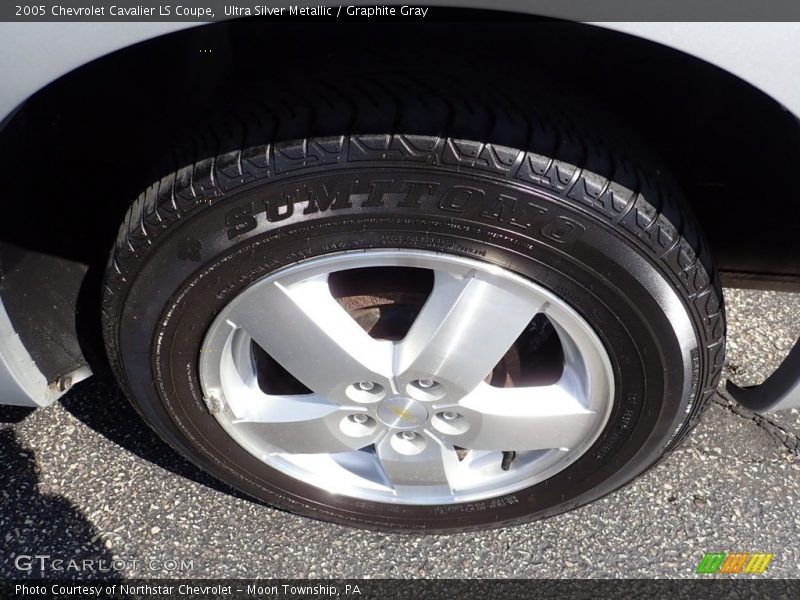 Ultra Silver Metallic / Graphite Gray 2005 Chevrolet Cavalier LS Coupe