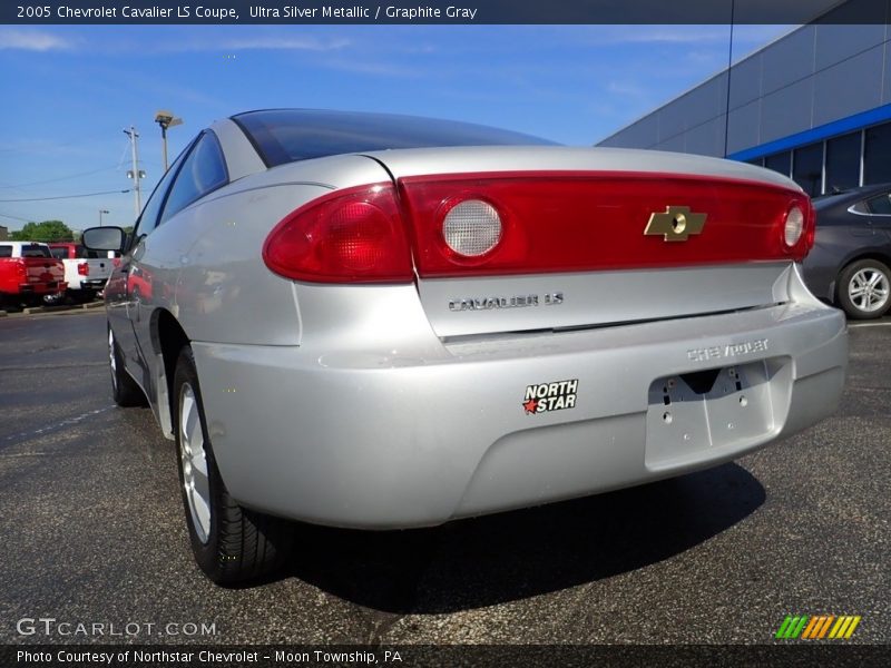 Ultra Silver Metallic / Graphite Gray 2005 Chevrolet Cavalier LS Coupe