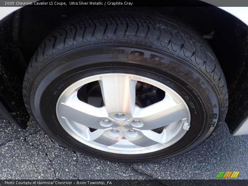 Ultra Silver Metallic / Graphite Gray 2005 Chevrolet Cavalier LS Coupe