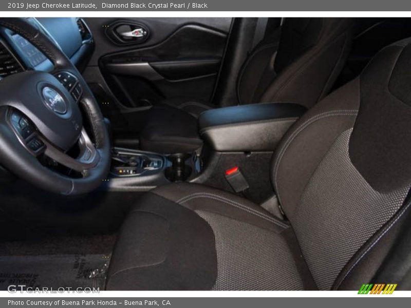 Diamond Black Crystal Pearl / Black 2019 Jeep Cherokee Latitude