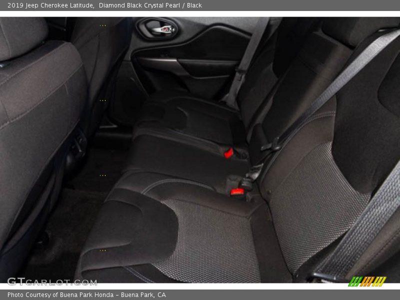 Diamond Black Crystal Pearl / Black 2019 Jeep Cherokee Latitude