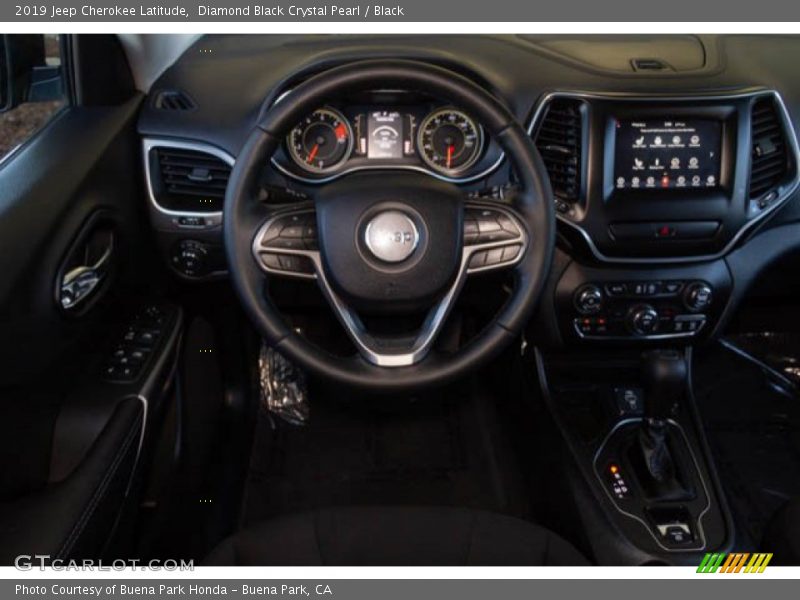 Diamond Black Crystal Pearl / Black 2019 Jeep Cherokee Latitude