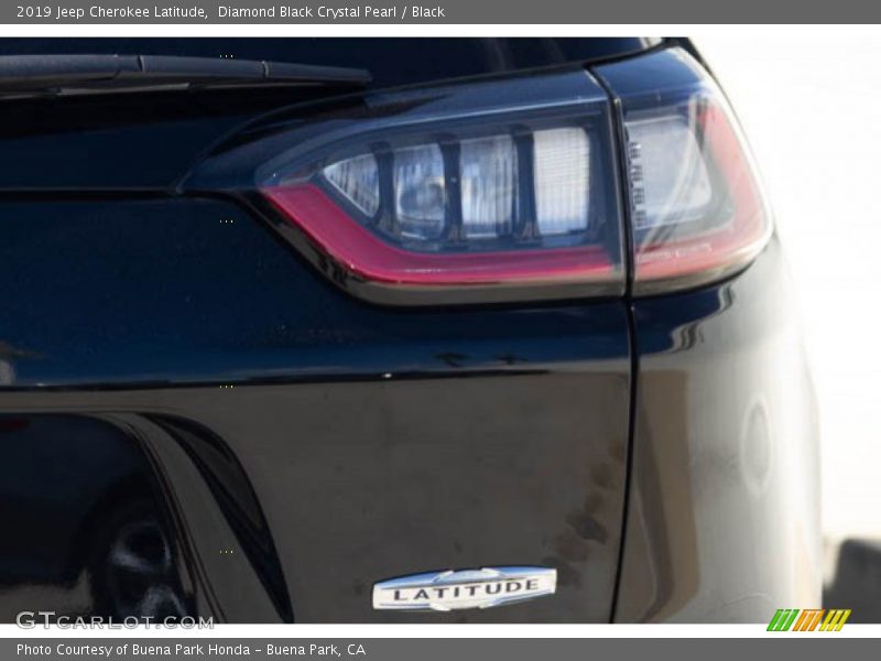 Diamond Black Crystal Pearl / Black 2019 Jeep Cherokee Latitude