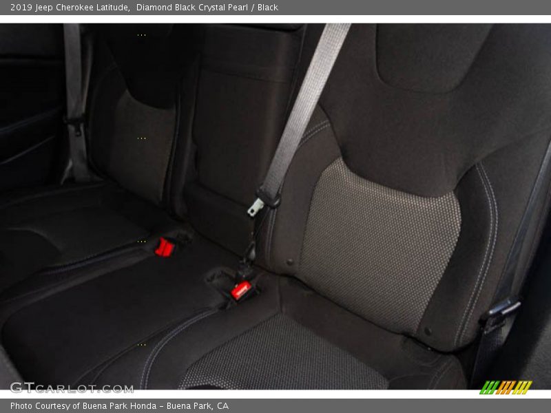 Diamond Black Crystal Pearl / Black 2019 Jeep Cherokee Latitude
