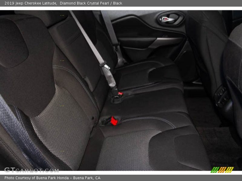Diamond Black Crystal Pearl / Black 2019 Jeep Cherokee Latitude
