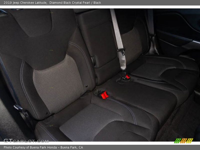 Diamond Black Crystal Pearl / Black 2019 Jeep Cherokee Latitude