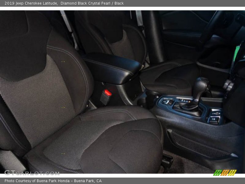 Diamond Black Crystal Pearl / Black 2019 Jeep Cherokee Latitude
