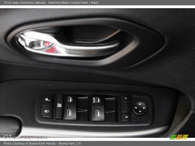 Diamond Black Crystal Pearl / Black 2019 Jeep Cherokee Latitude